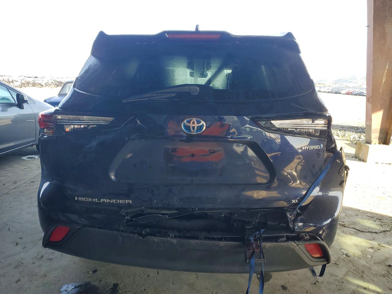 2024 TOYOTA HIGHLANDER HYBRID XLE photo 6