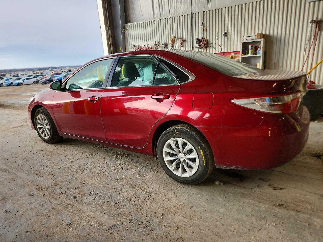 2017 TOYOTA CAMRY LE photo 4