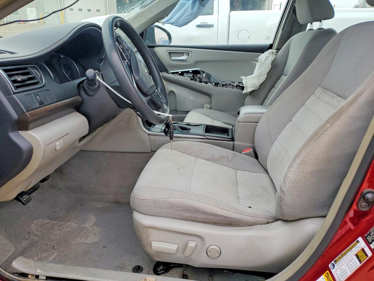 2017 TOYOTA CAMRY LE photo 19