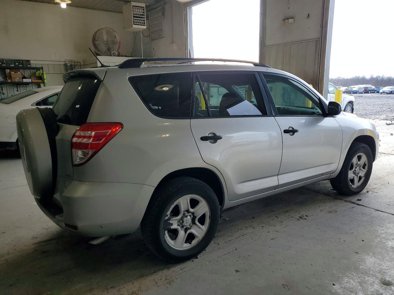 2011 TOYOTA RAV4 photo 5