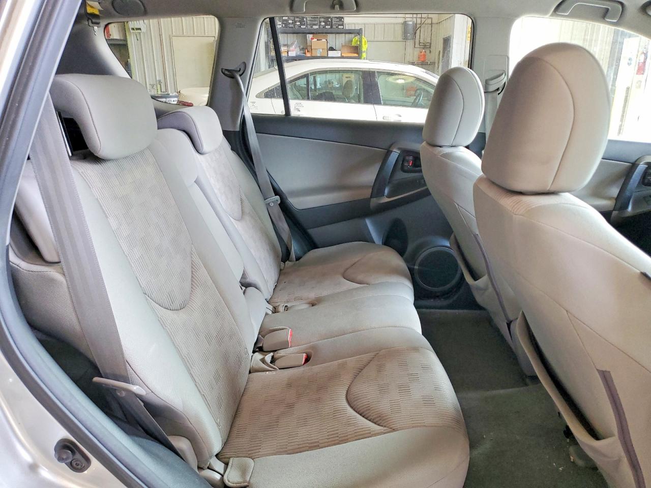 2011 TOYOTA RAV4 photo 21
