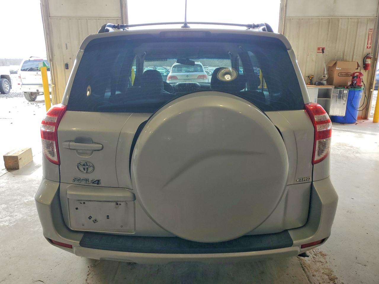 2011 TOYOTA RAV4 photo 11