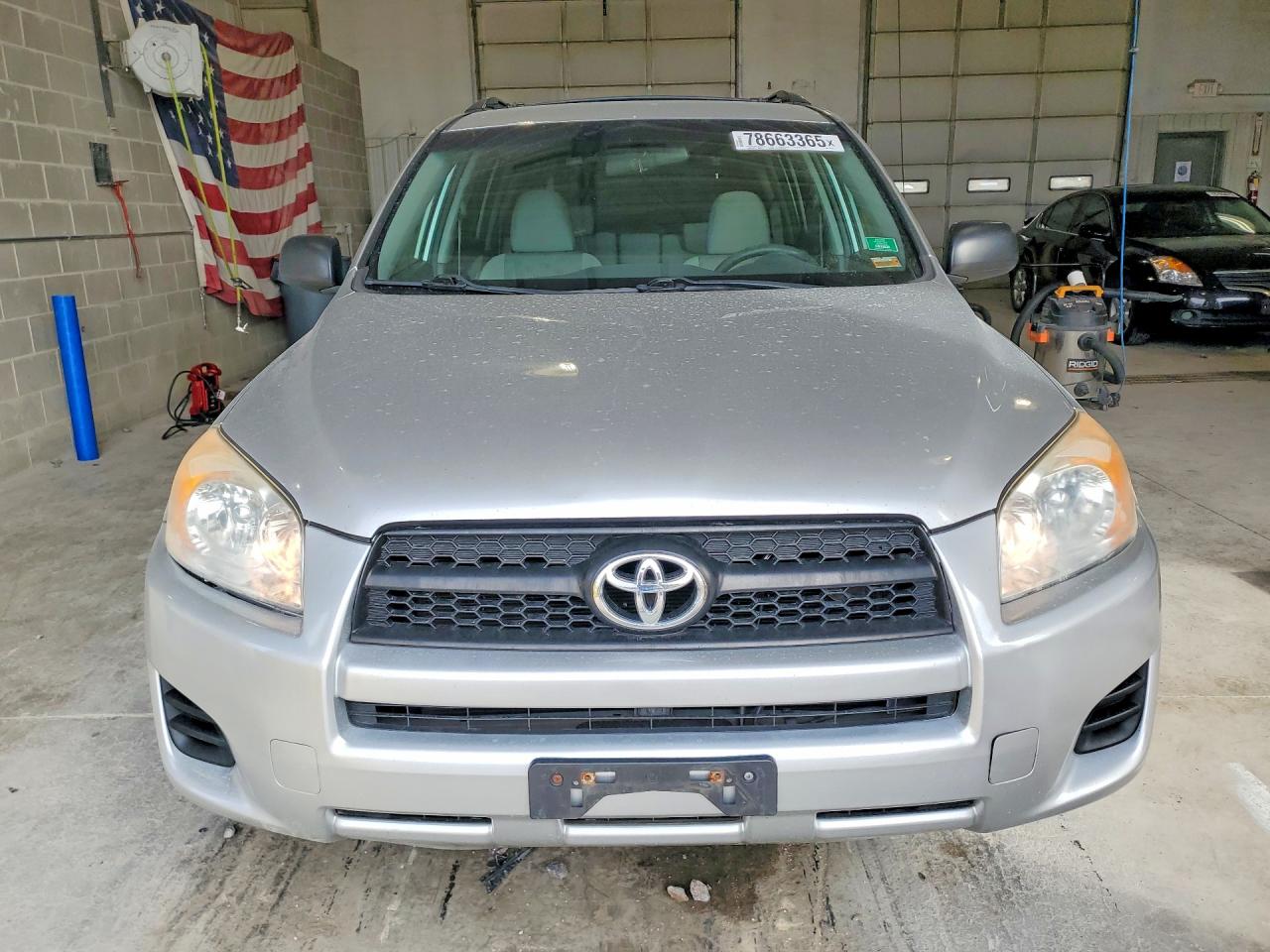 2011 TOYOTA RAV4 photo 9