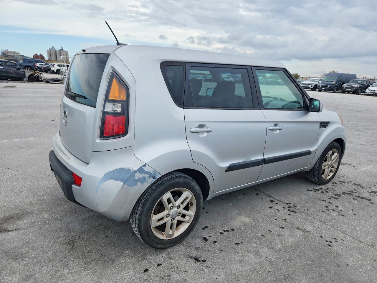 2011 KIA SOUL + photo 5