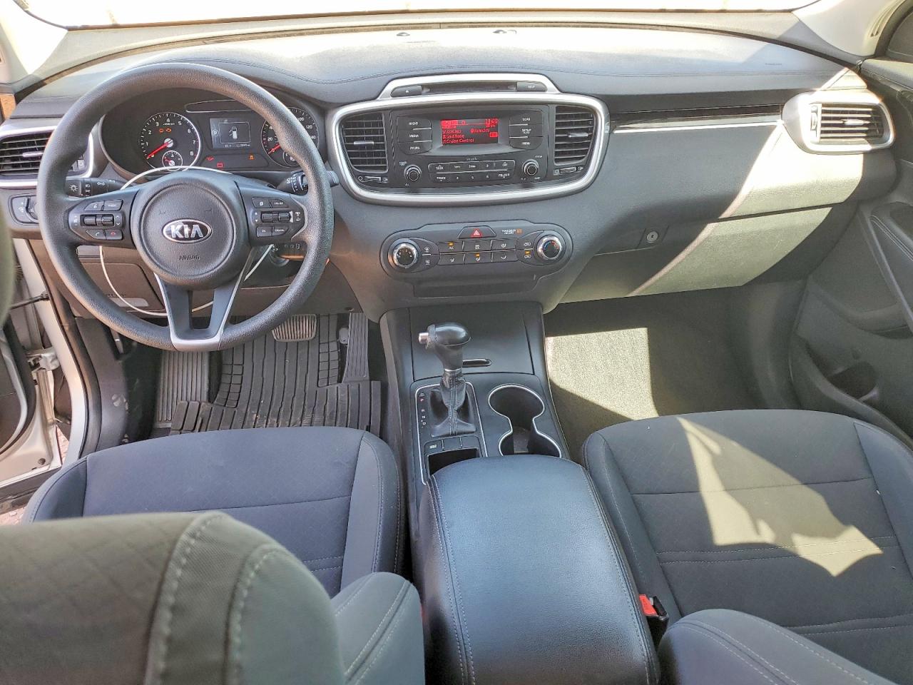 2016 KIA SORENTO L photo 8