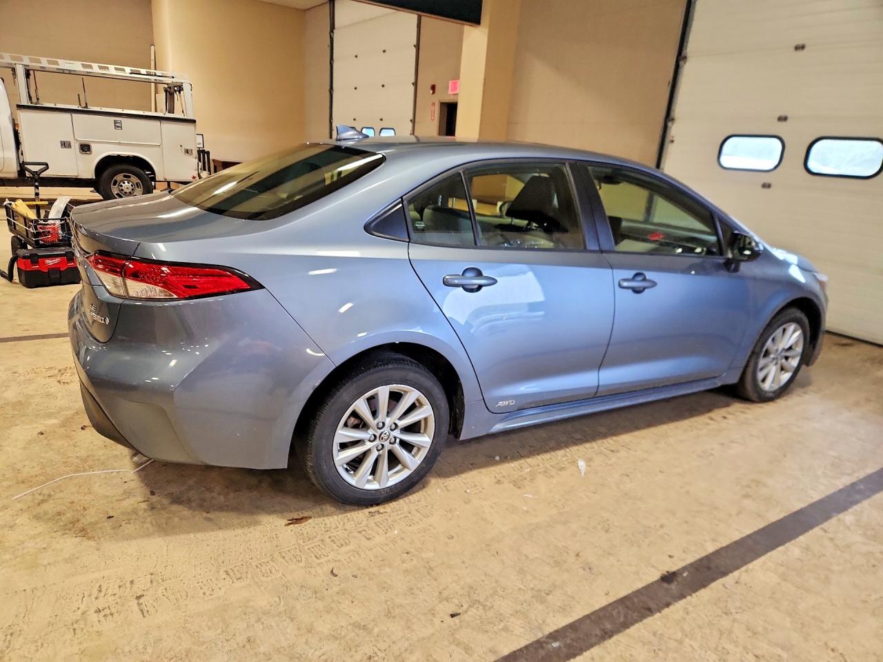2024 TOYOTA COROLLA LE photo 3