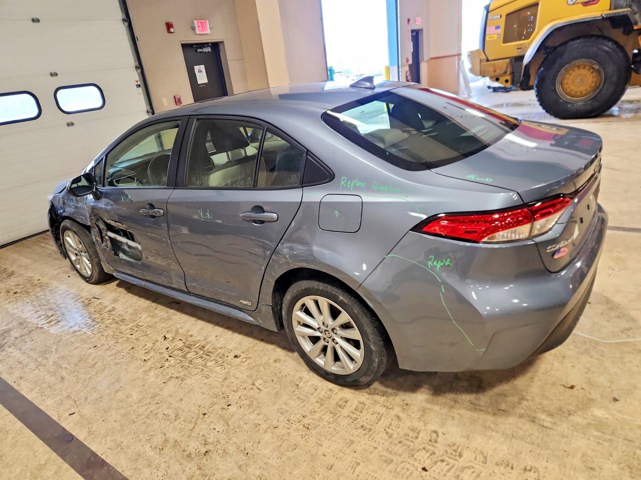 2024 TOYOTA COROLLA LE photo 2