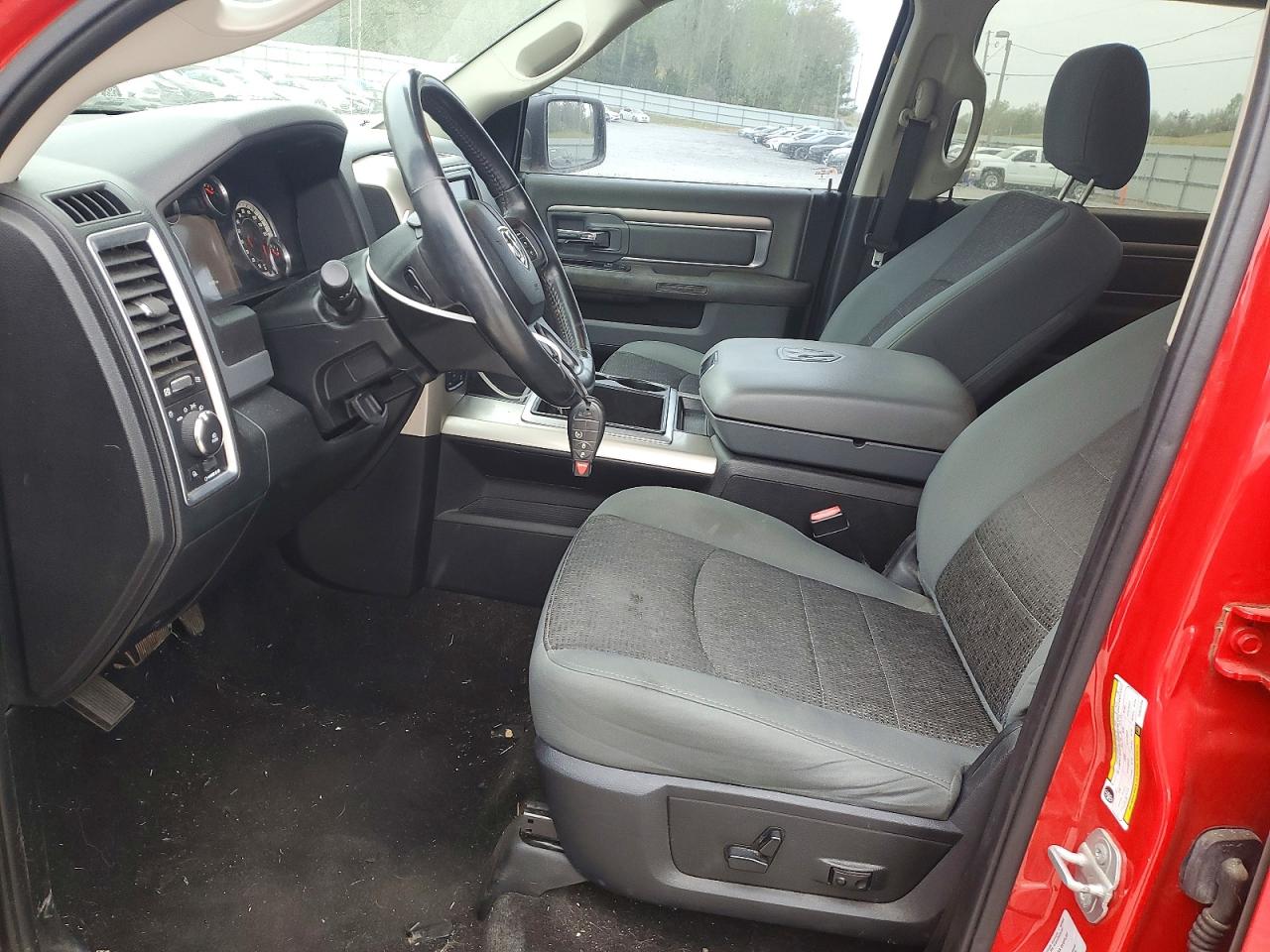 2015 RAM 1500 SLT photo 7