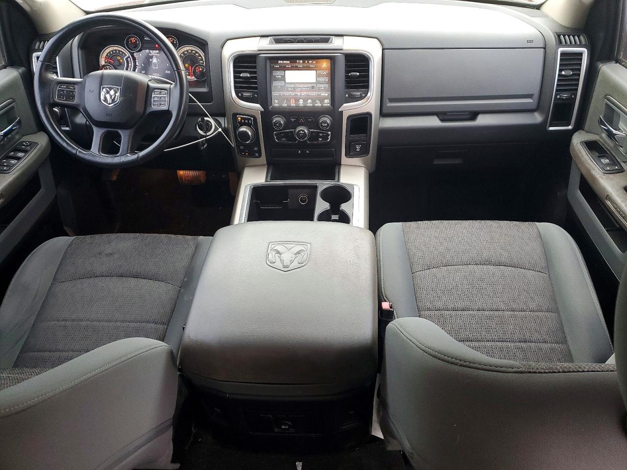 2015 RAM 1500 SLT photo 8