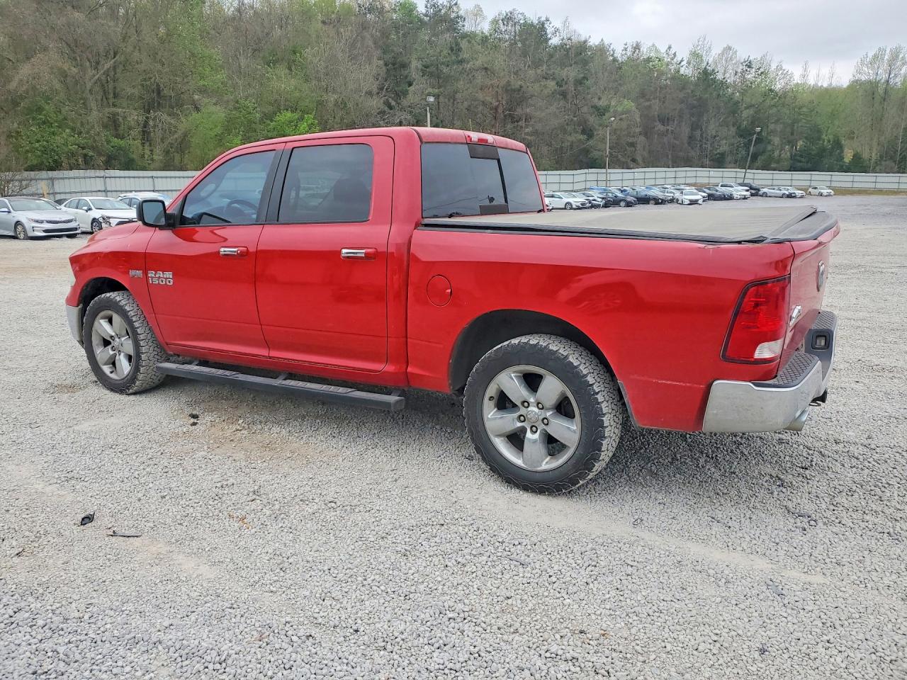 2015 RAM 1500 SLT photo 2