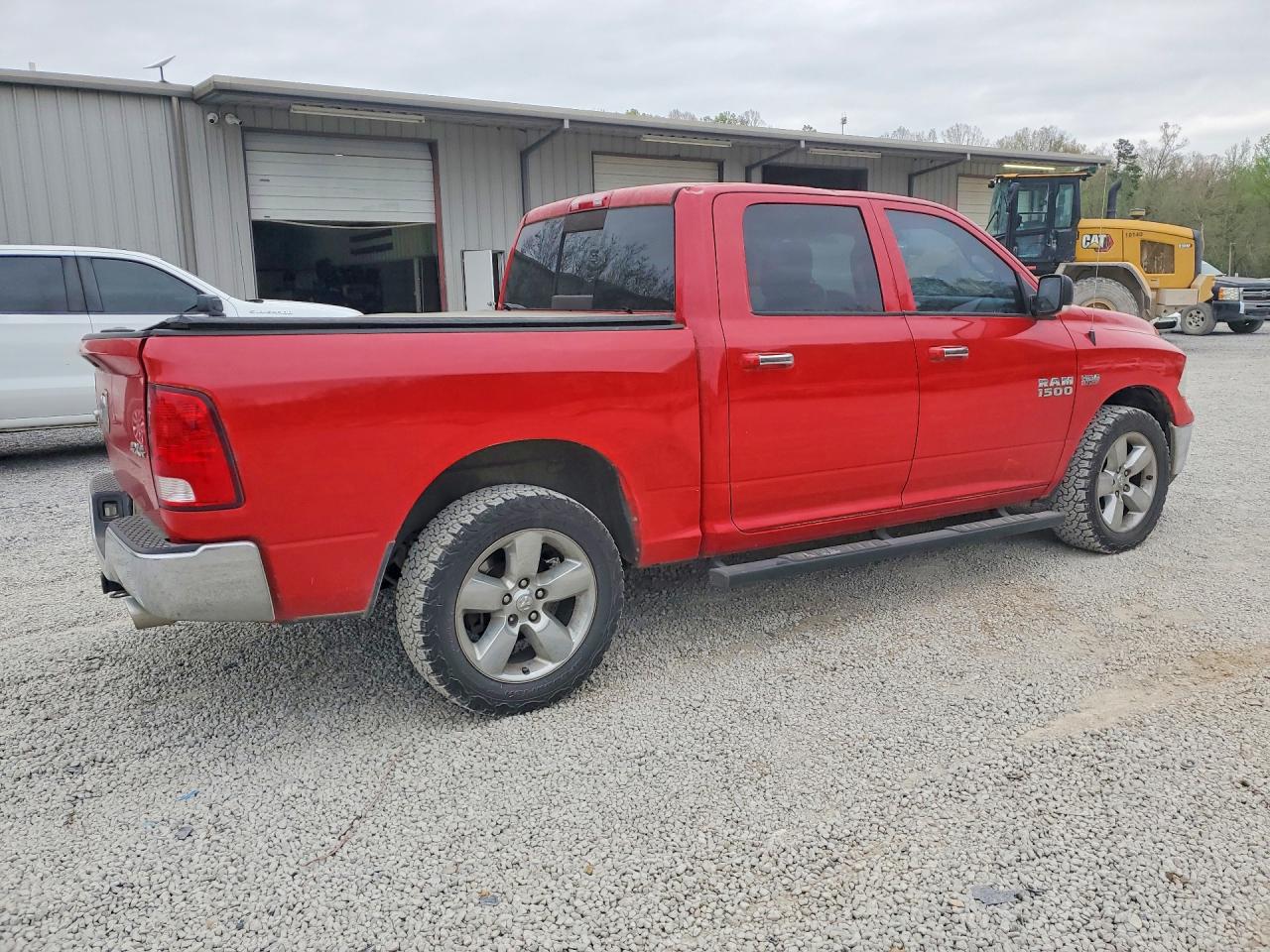 2015 RAM 1500 SLT photo 3