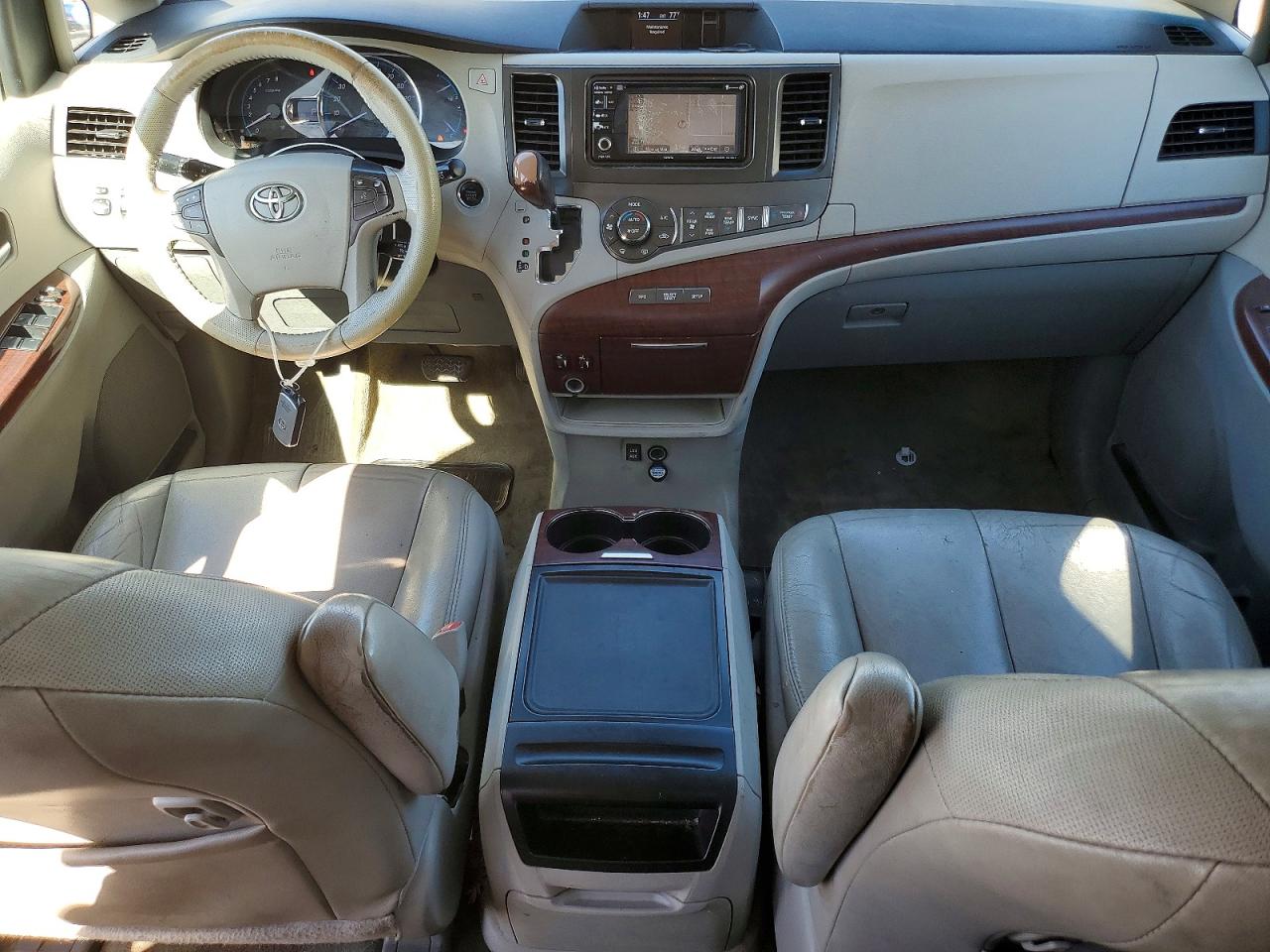 2013 TOYOTA SIENNA XLE photo 15