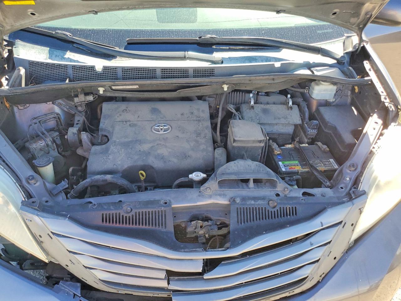 2013 TOYOTA SIENNA XLE photo 23