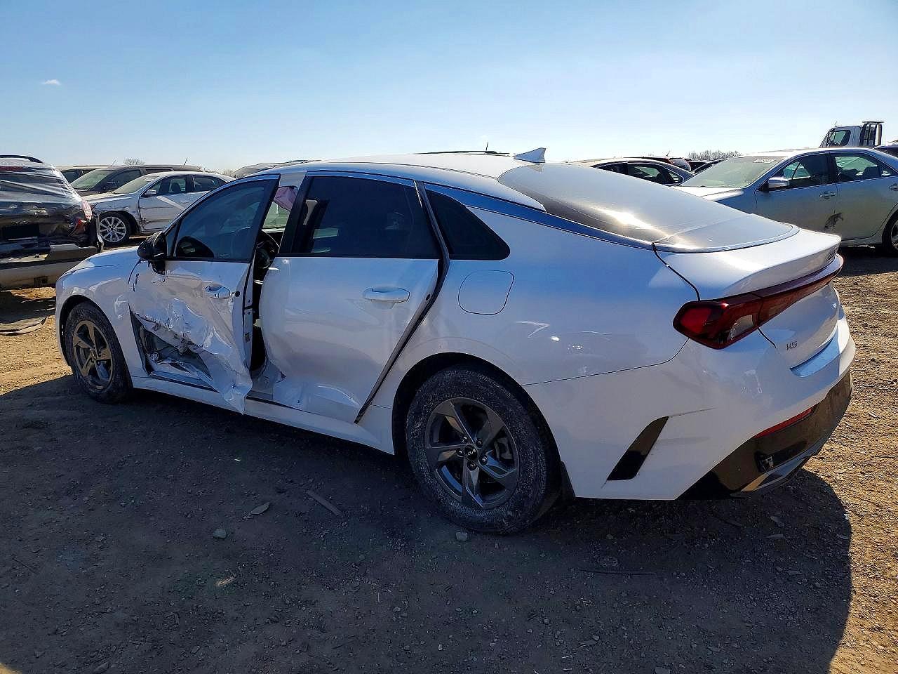 2023 KIA K5 LXS photo 2