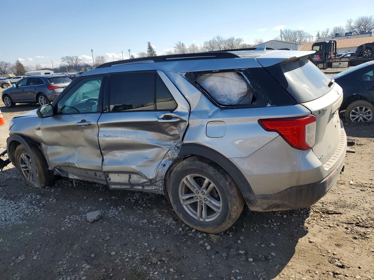 2020 FORD EXPLORER XLT photo 3