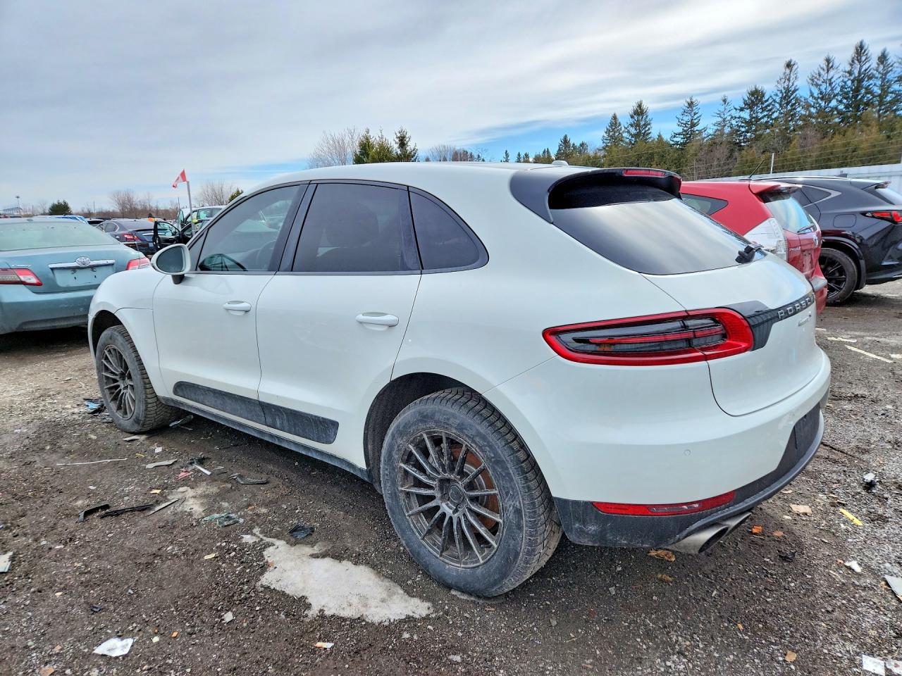 2015 PORSCHE MACAN S photo 2