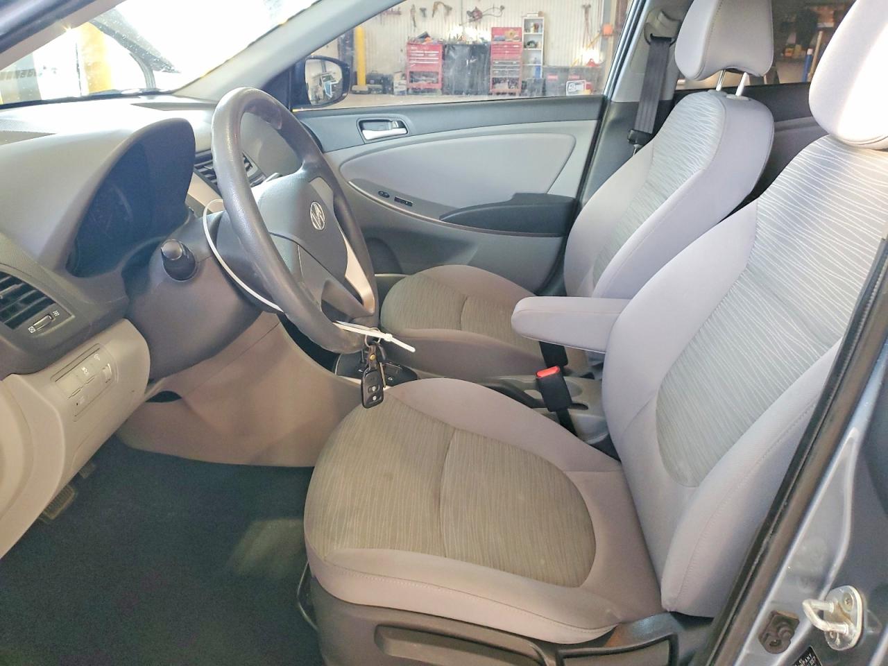 2017 HYUNDAI ACCENT SE photo 19