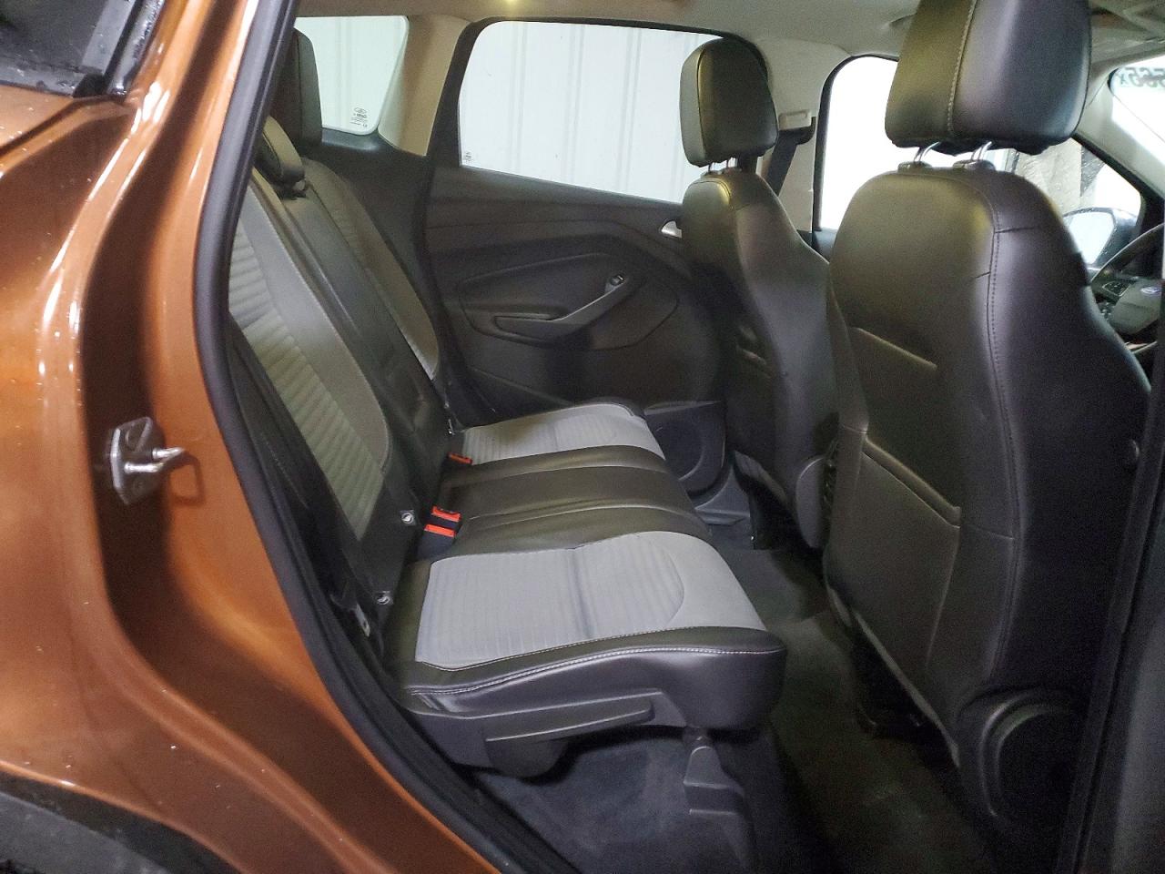 2017 FORD ESCAPE SE photo 21