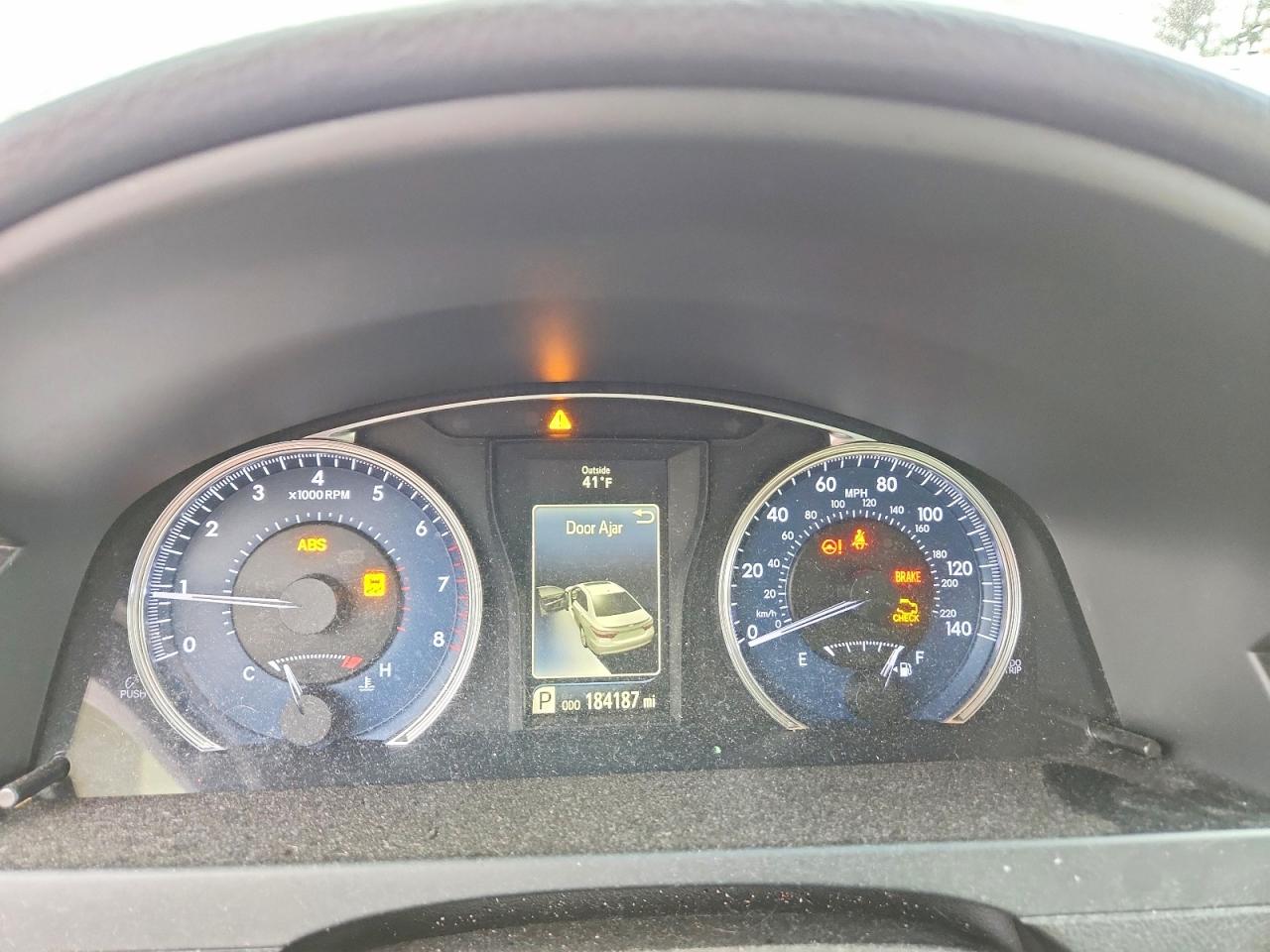 2016 TOYOTA CAMRY XLE photo 17