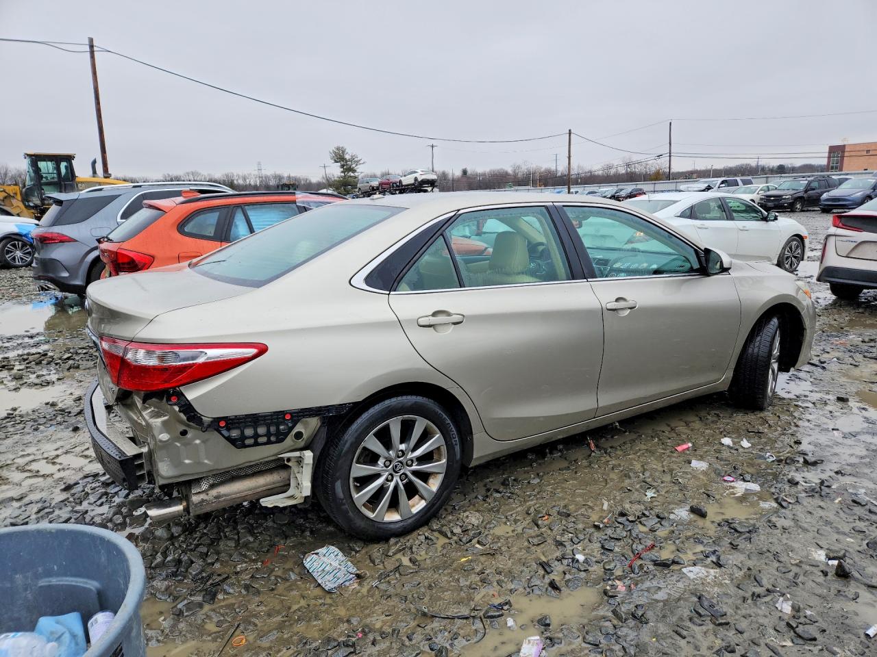 2016 TOYOTA CAMRY XLE photo 5