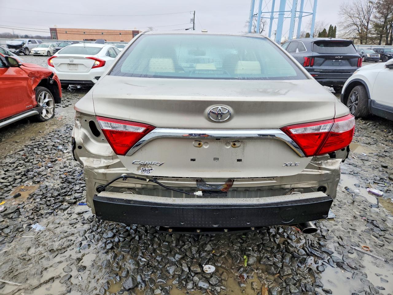 2016 TOYOTA CAMRY XLE photo 11