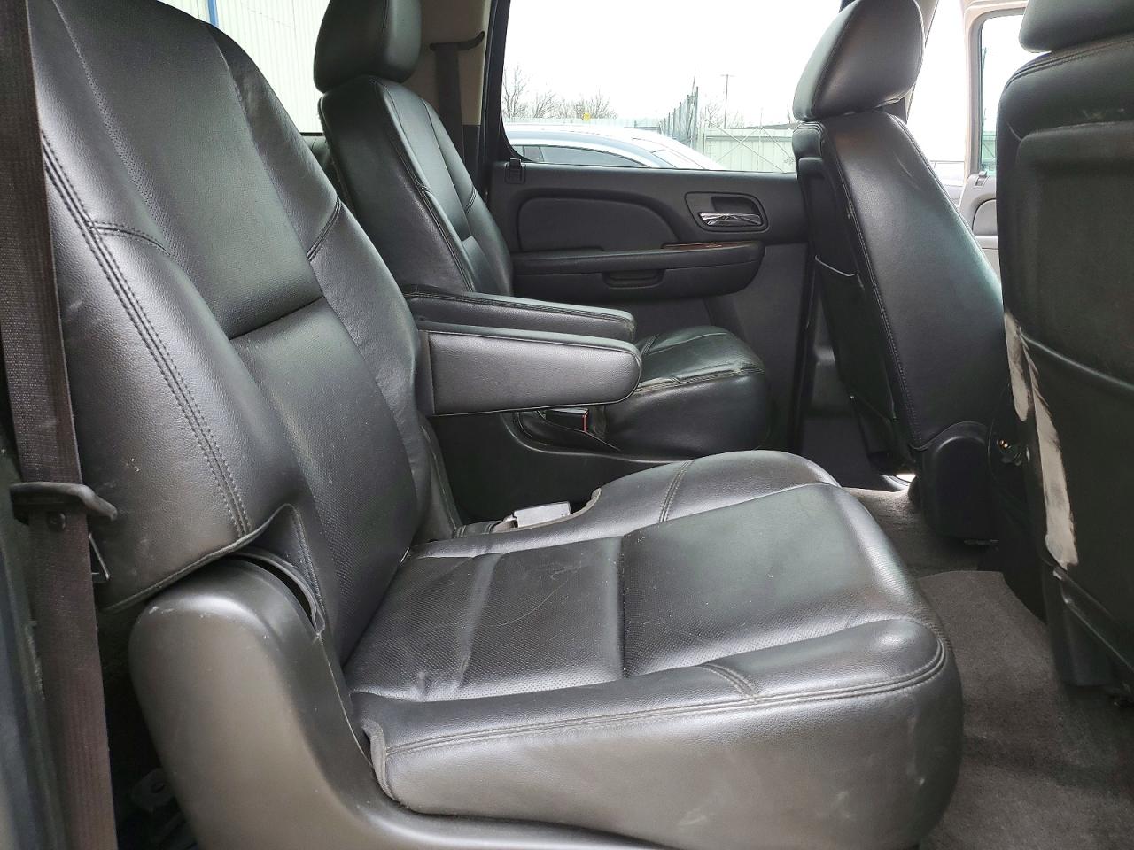 2012 CHEVROLET SUBURBAN K1500 LTZ photo 21