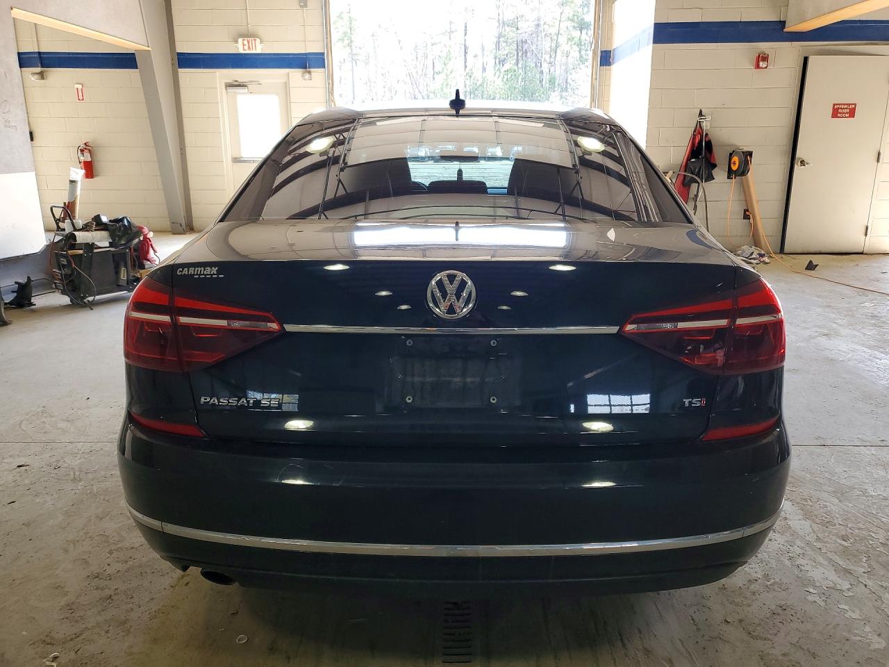 2018 VOLKSWAGEN PASSAT SE photo 11
