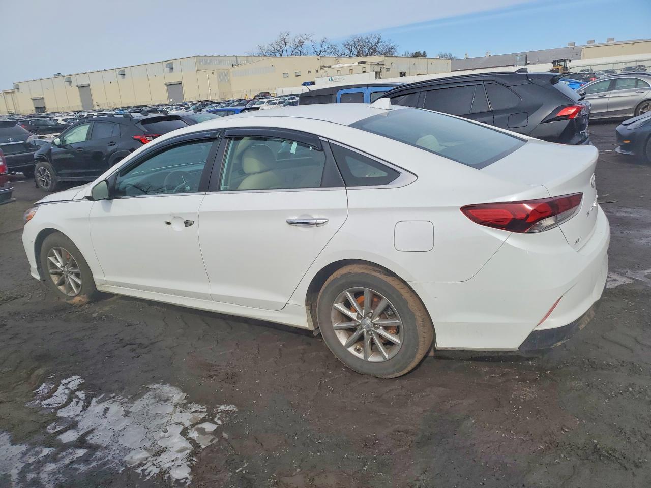 2018 HYUNDAI SONATA SE photo 2
