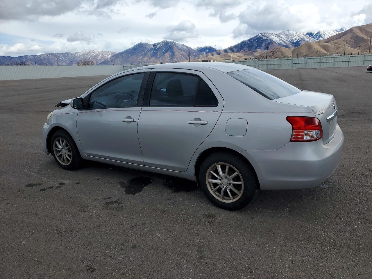2009 TOYOTA YARIS BASE photo 2