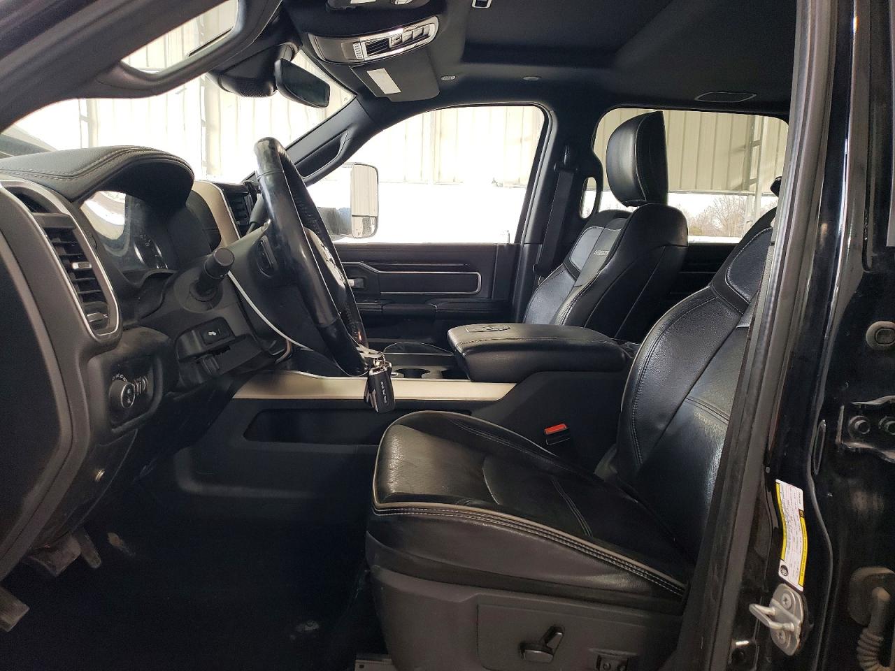 2019 RAM 3500 LARAMIE photo 7