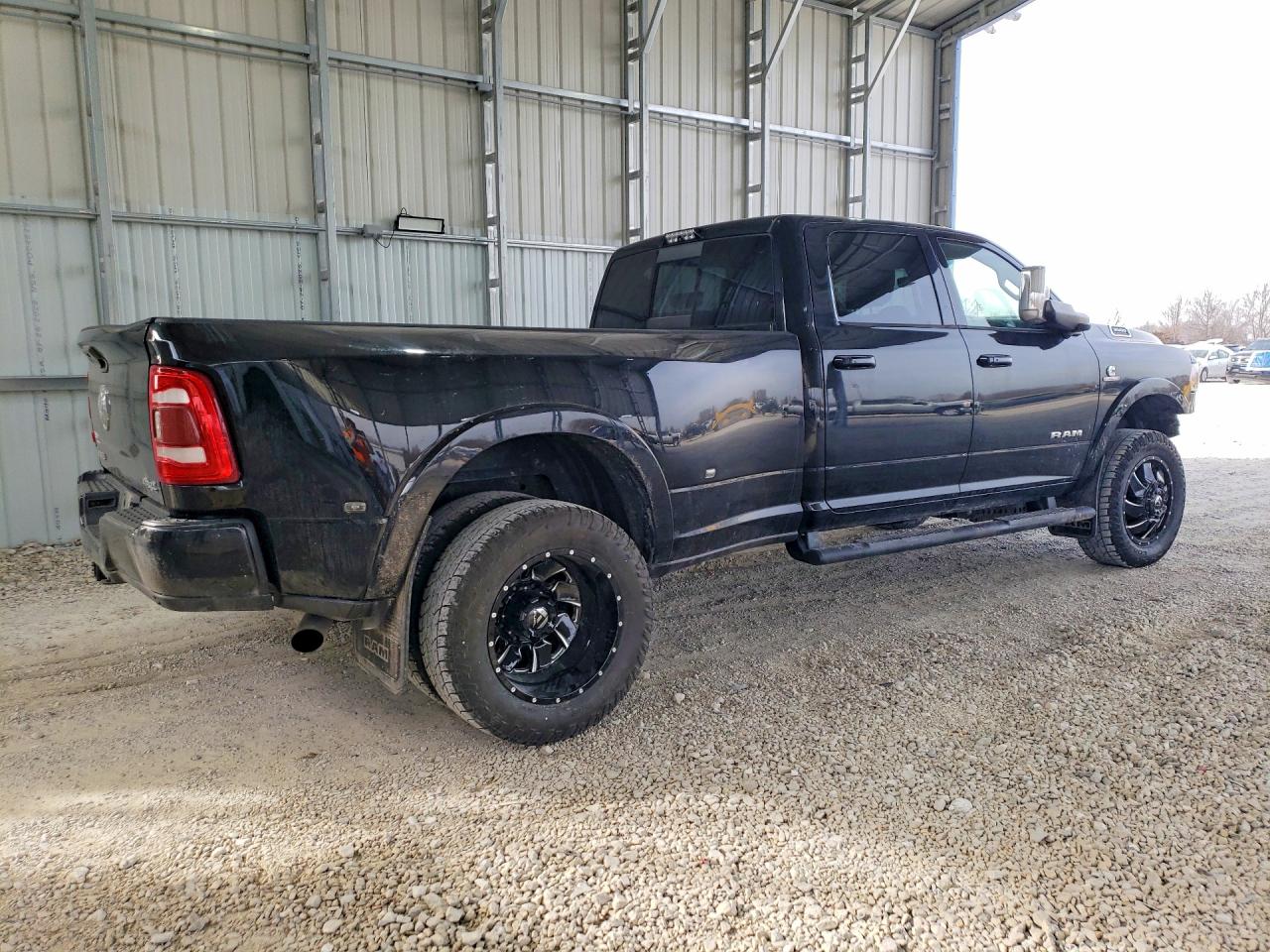 2019 RAM 3500 LARAMIE photo 3