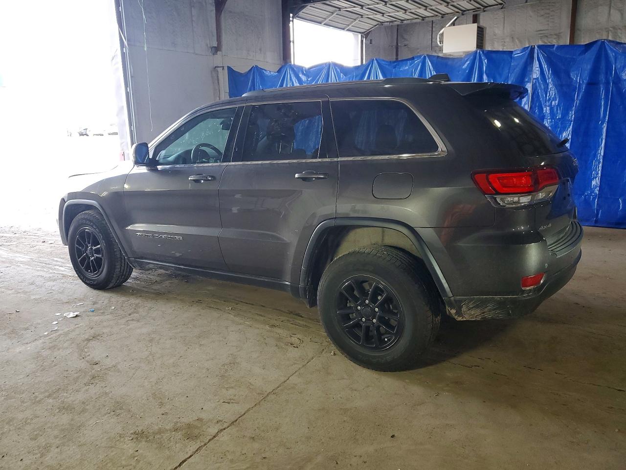2020 JEEP GRAND CHEROKEE LAREDO photo 2