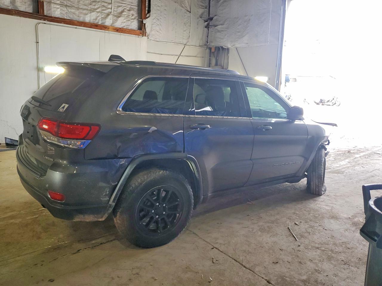 2020 JEEP GRAND CHEROKEE LAREDO photo 3