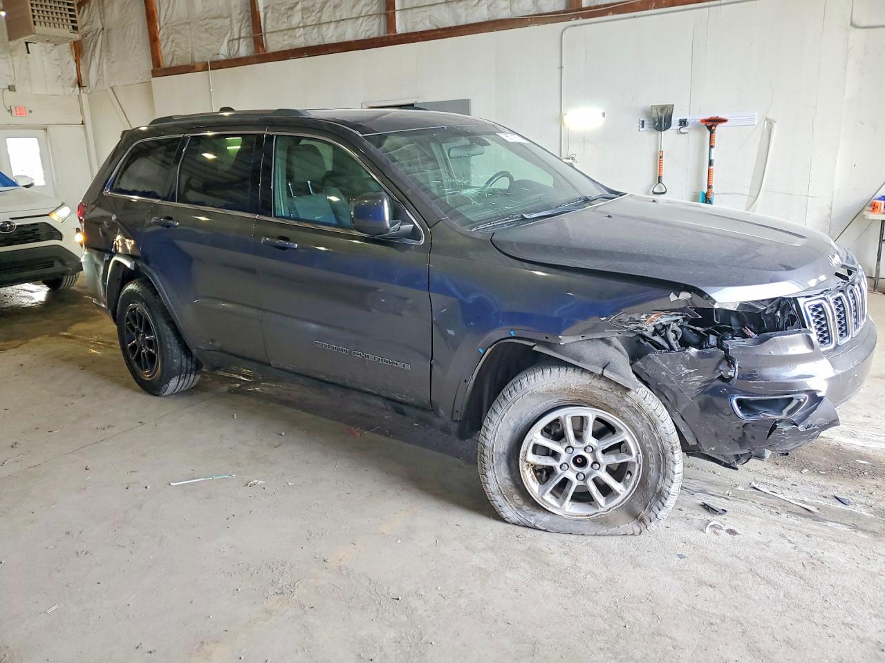 2020 JEEP GRAND CHEROKEE LAREDO photo 4