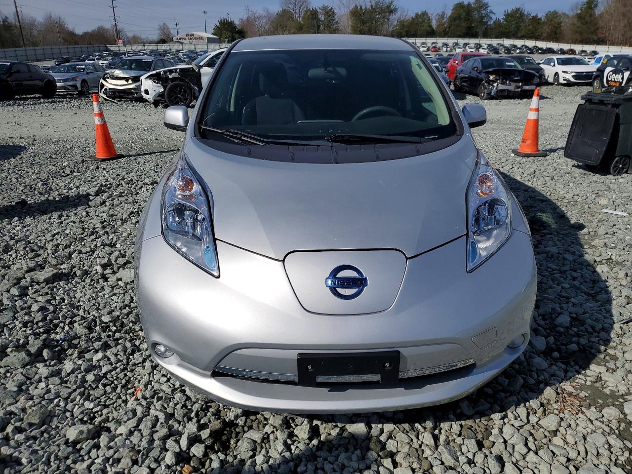 2017 NISSAN LEAF S photo 5