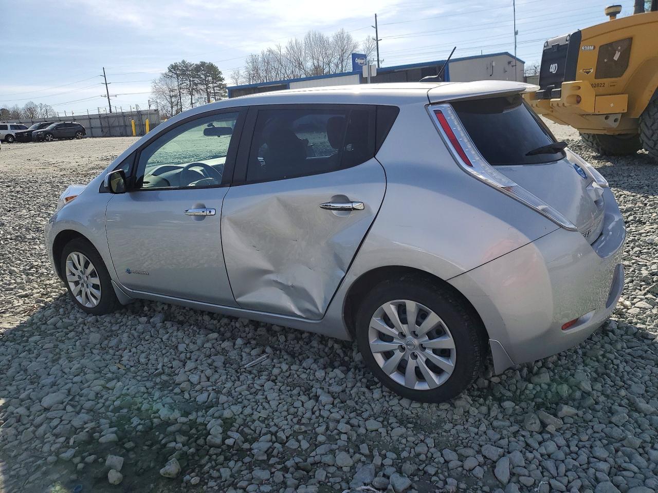 2017 NISSAN LEAF S photo 2