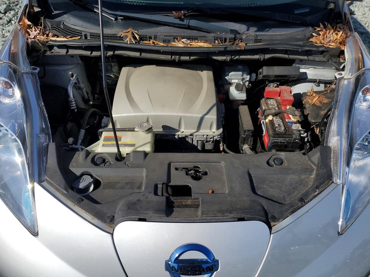 2017 NISSAN LEAF S photo 11