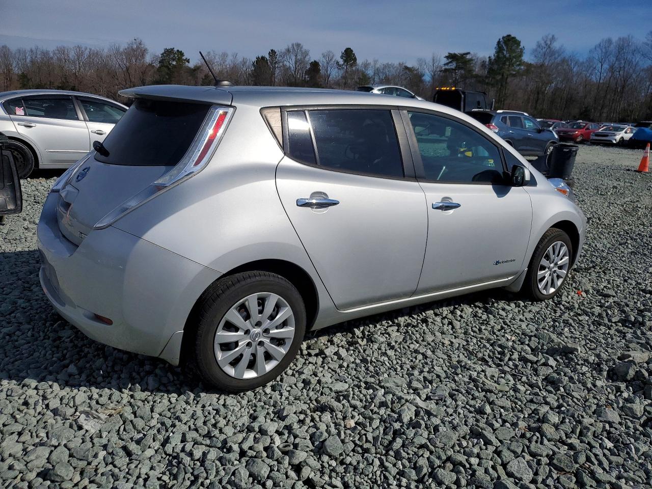 2017 NISSAN LEAF S photo 3
