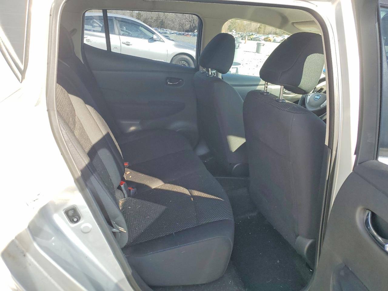2017 NISSAN LEAF S photo 10