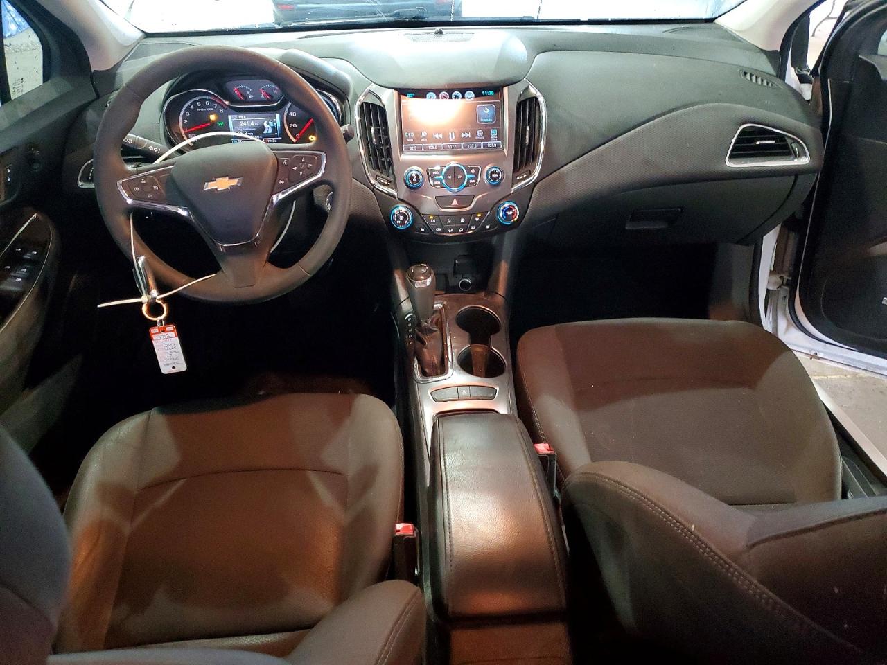 2017 CHEVROLET CRUZE LT photo 8