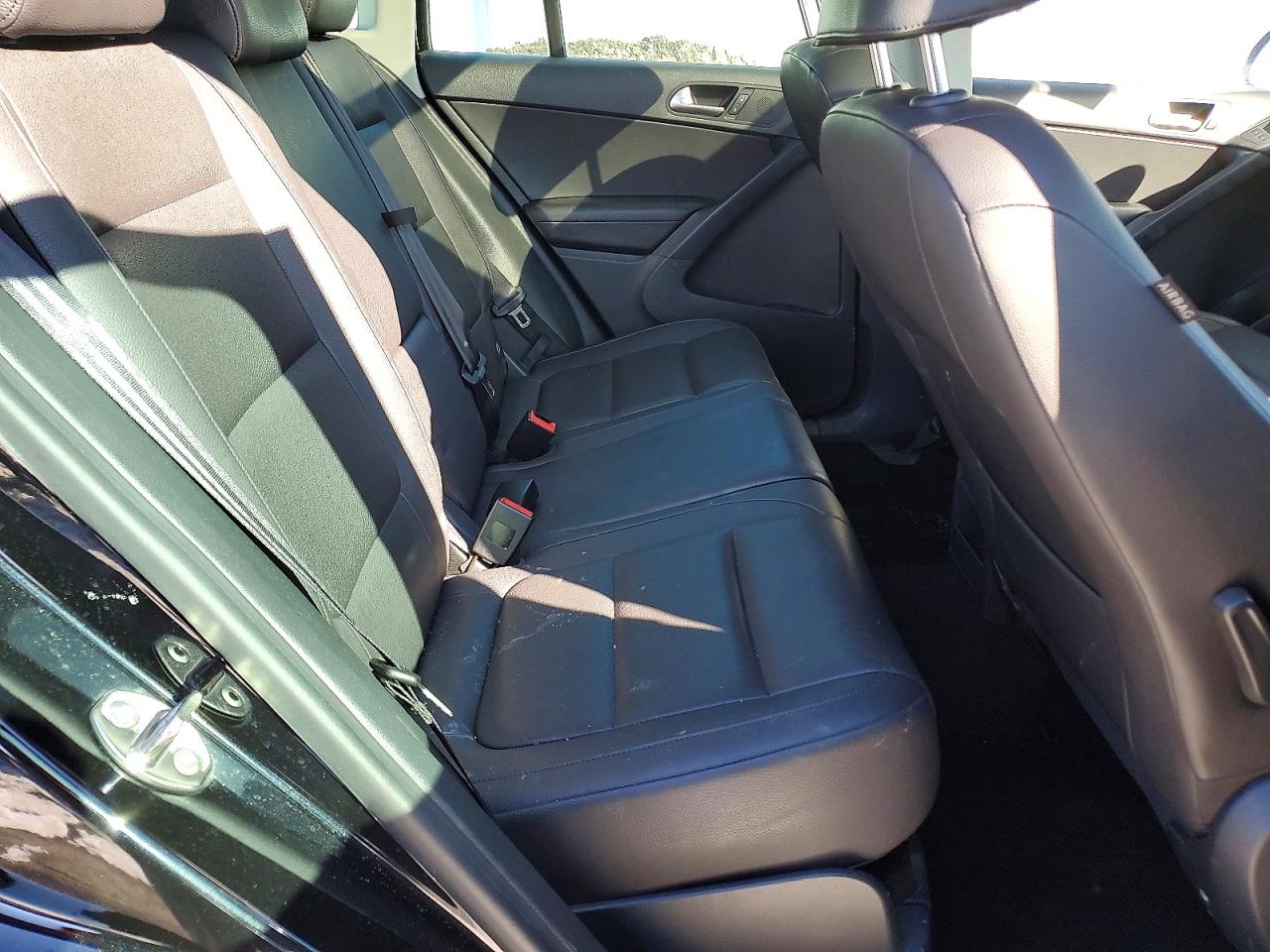 2016 VOLKSWAGEN TIGUAN S photo 19