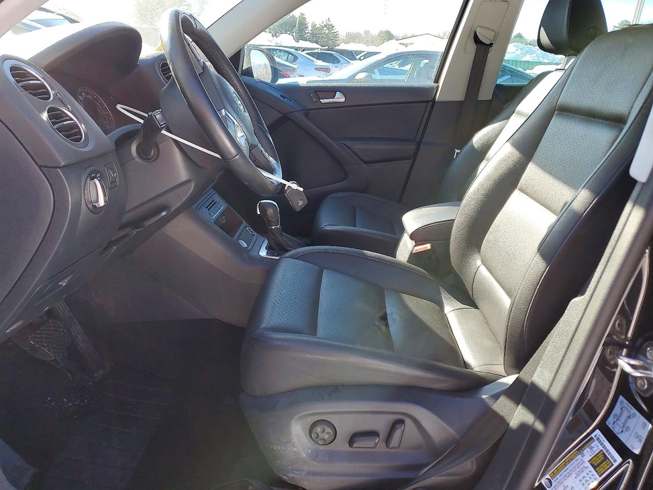 2016 VOLKSWAGEN TIGUAN S photo 13