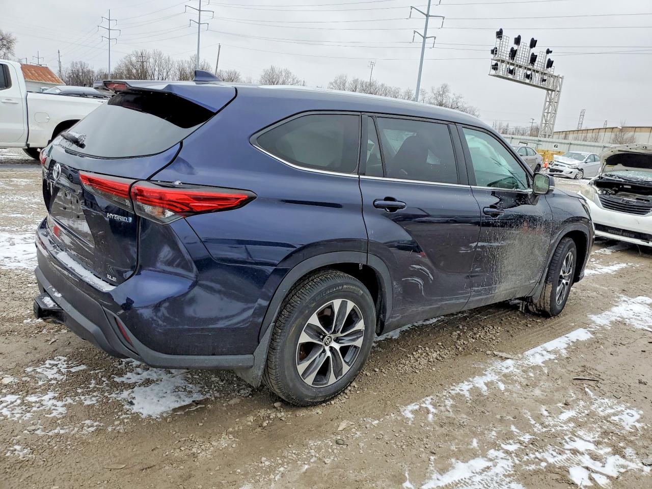 2022 TOYOTA HIGHLANDER HYBRID XLE photo 5