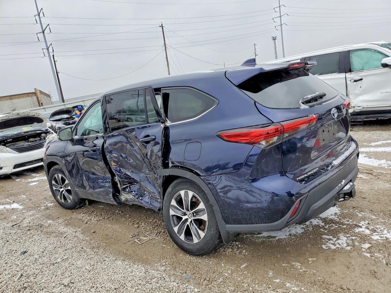 2022 TOYOTA HIGHLANDER HYBRID XLE photo 3