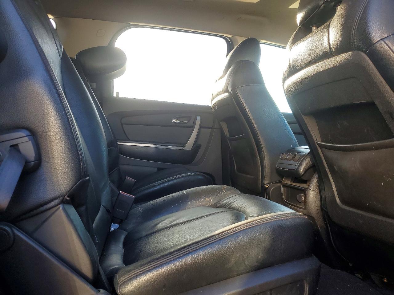 2011 GMC ACADIA SLE photo 31