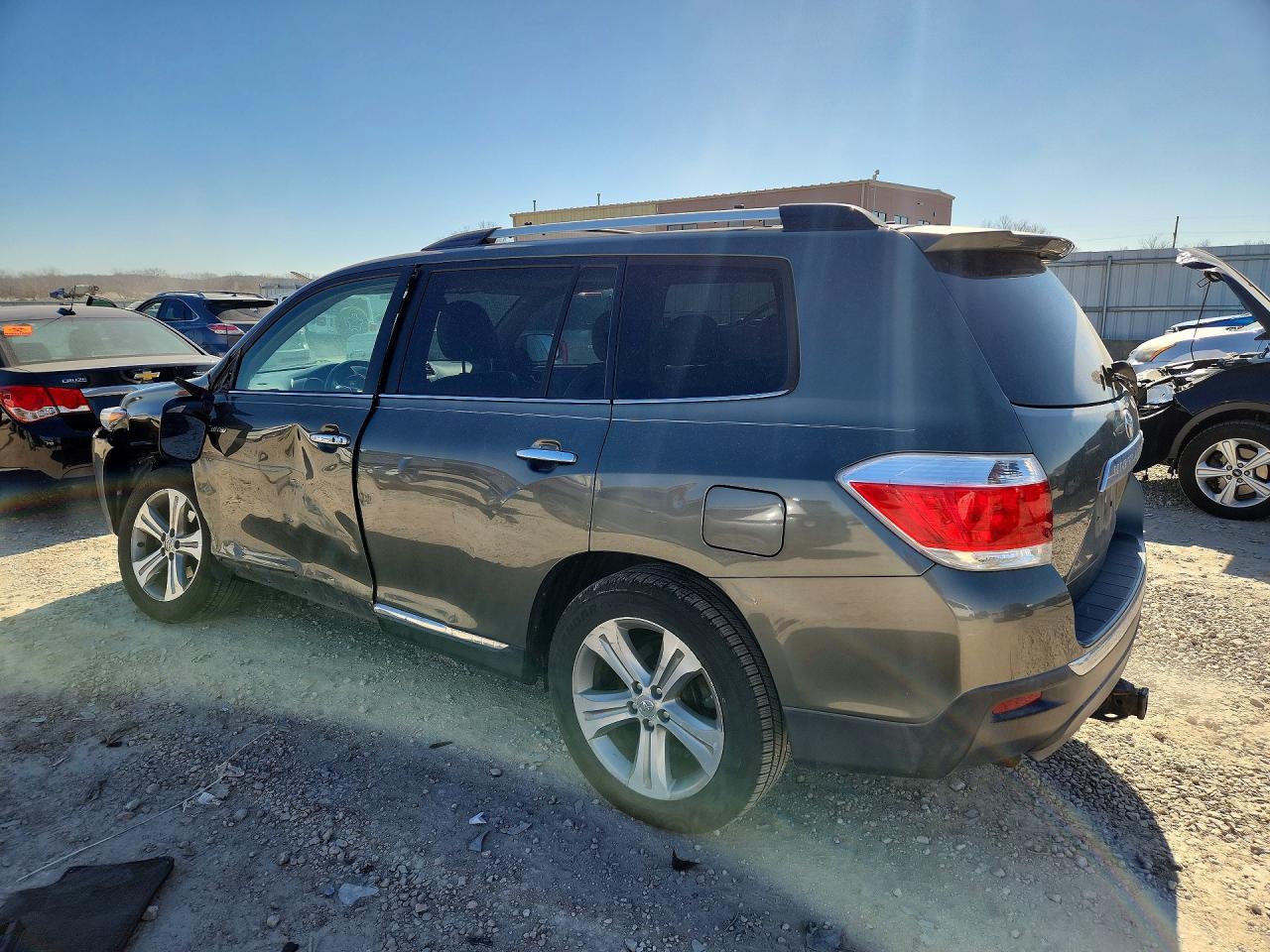2011 TOYOTA HIGHLANDER photo 2