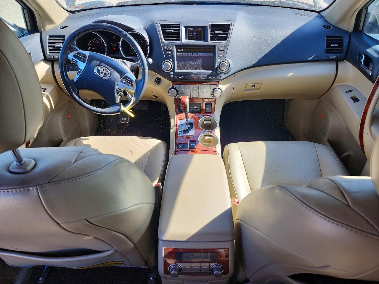 2011 TOYOTA HIGHLANDER photo 8