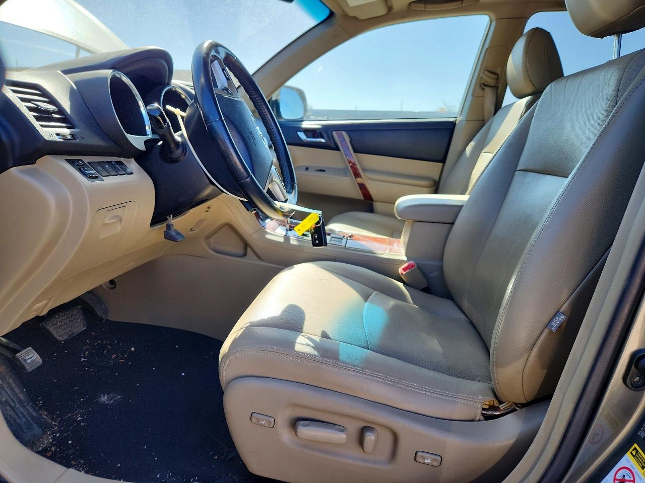 2011 TOYOTA HIGHLANDER photo 7