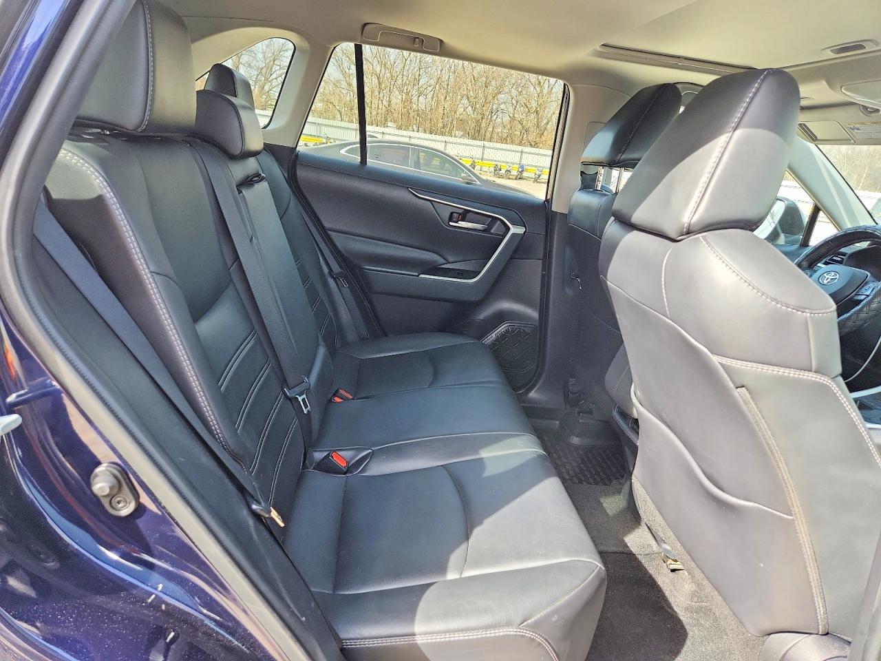 2021 TOYOTA RAV4 XLE PREMIUM photo 19