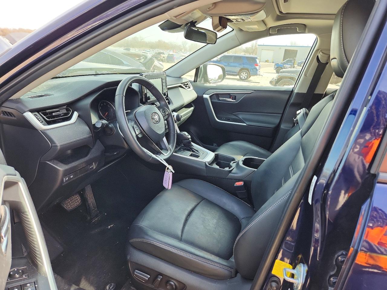2021 TOYOTA RAV4 XLE PREMIUM photo 13